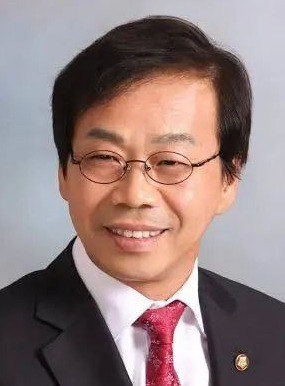 이완영 한국공인노무사회 회장
